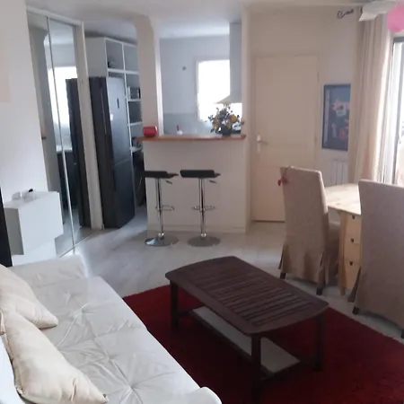3 Pieces A 50 M De La Fréjus